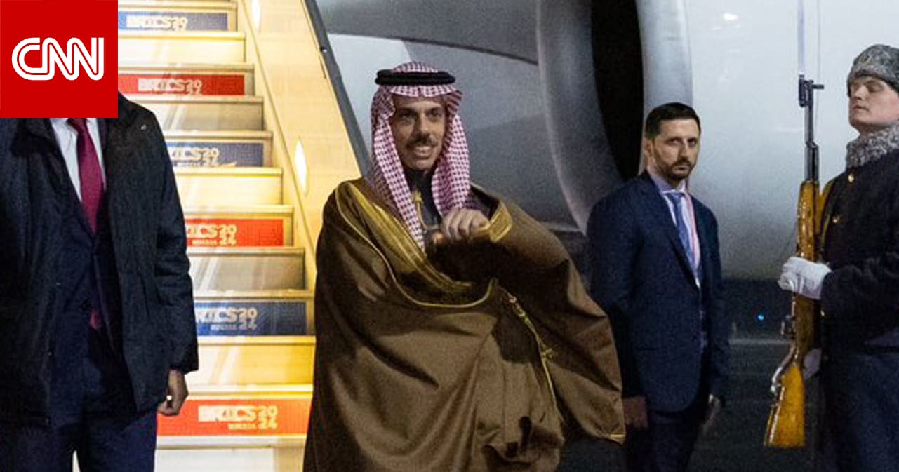 "سباسيبا".. وزير الخارجية السعودي يثير تفاعلا بفيديو كلمة روسية قالها باستقباله في كازان