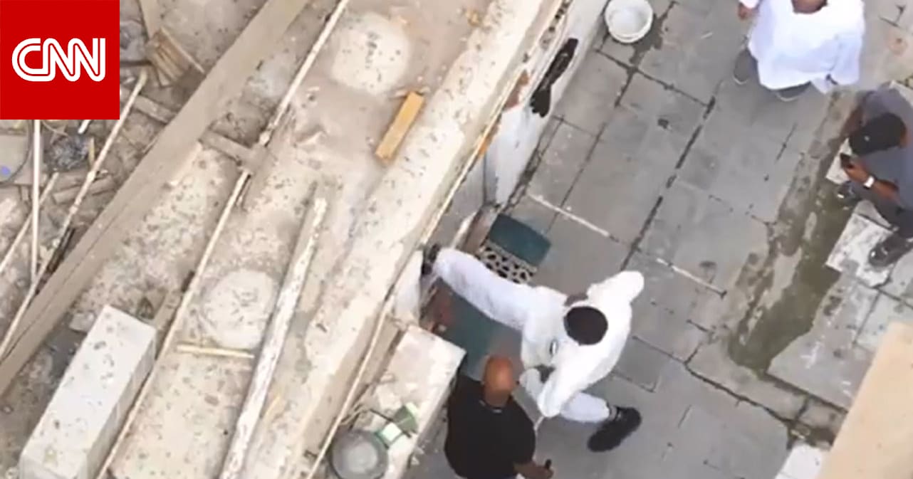 الكويت.. فيديو مداهمة أمنية بعد حالات التسمم الكحولي وما عثر عليه يثير تفاعلا