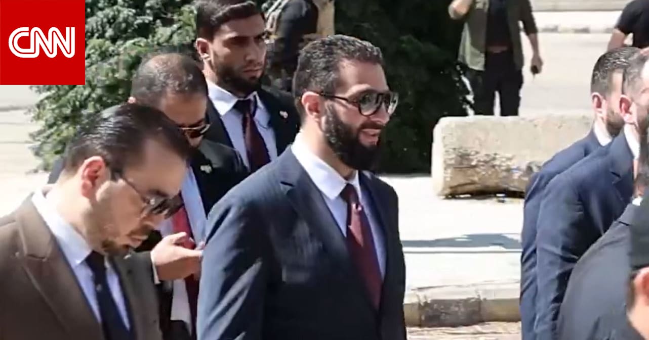 سوريا.. أحمد الشرع يشعل تفاعلا بجملة قالها لأهل حمص خلال زيارته