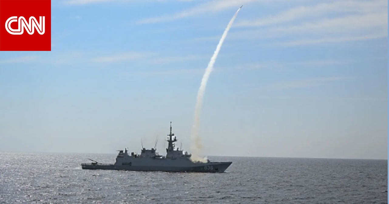 بالصور.. البحرية السعودية ونظيرتها العُمانية تنفذان رميا بصواريخ حيّة بتدريبات عسكرية