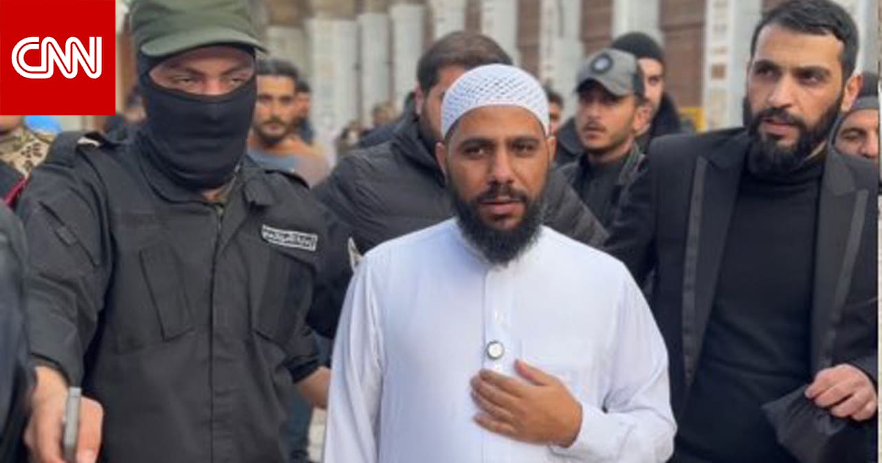 سوريا.. فيديو الداعية الفلسطيني محمود الحسنات من جبل قاسيون وصور الحراسة حوله تثير تفاعلا