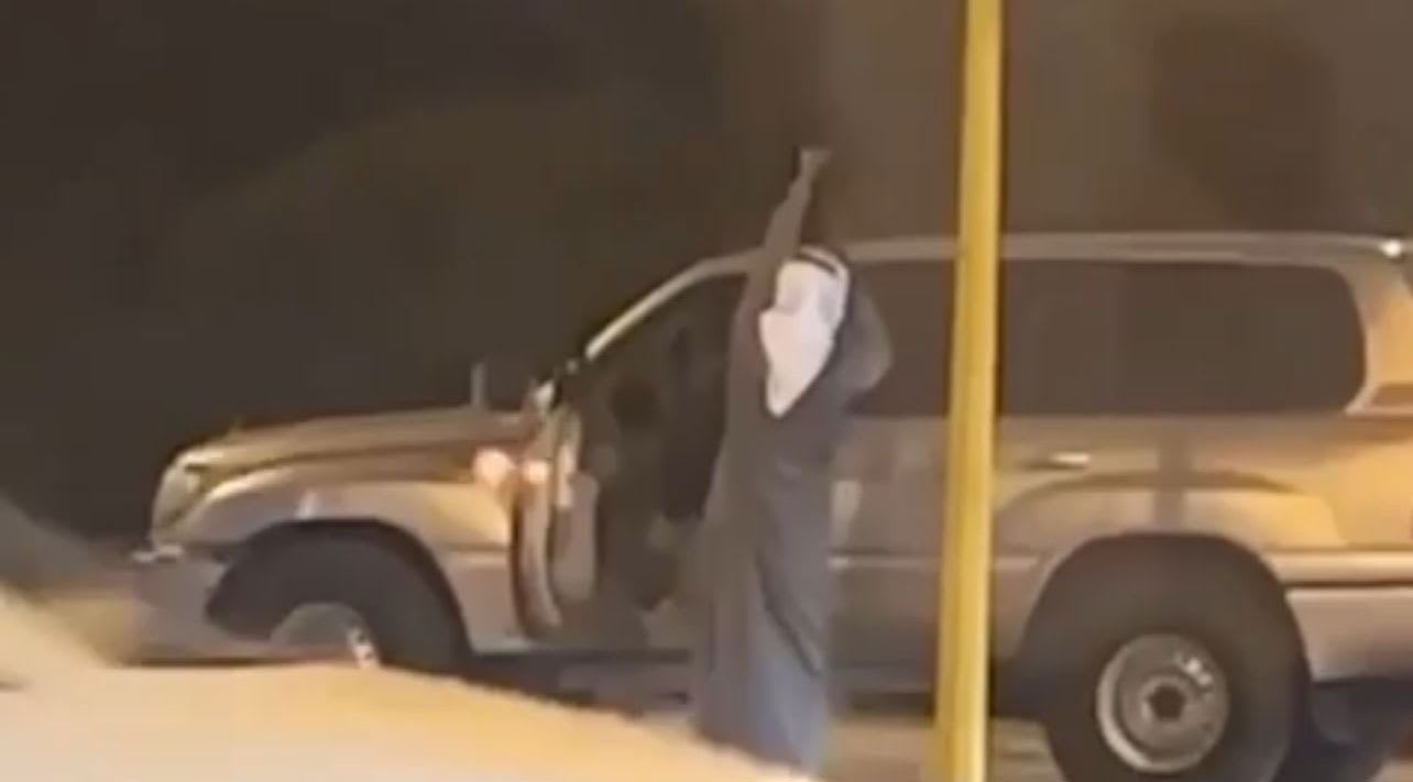صورة من الفيديو المتداول نشرته الداخلية الكويتية 