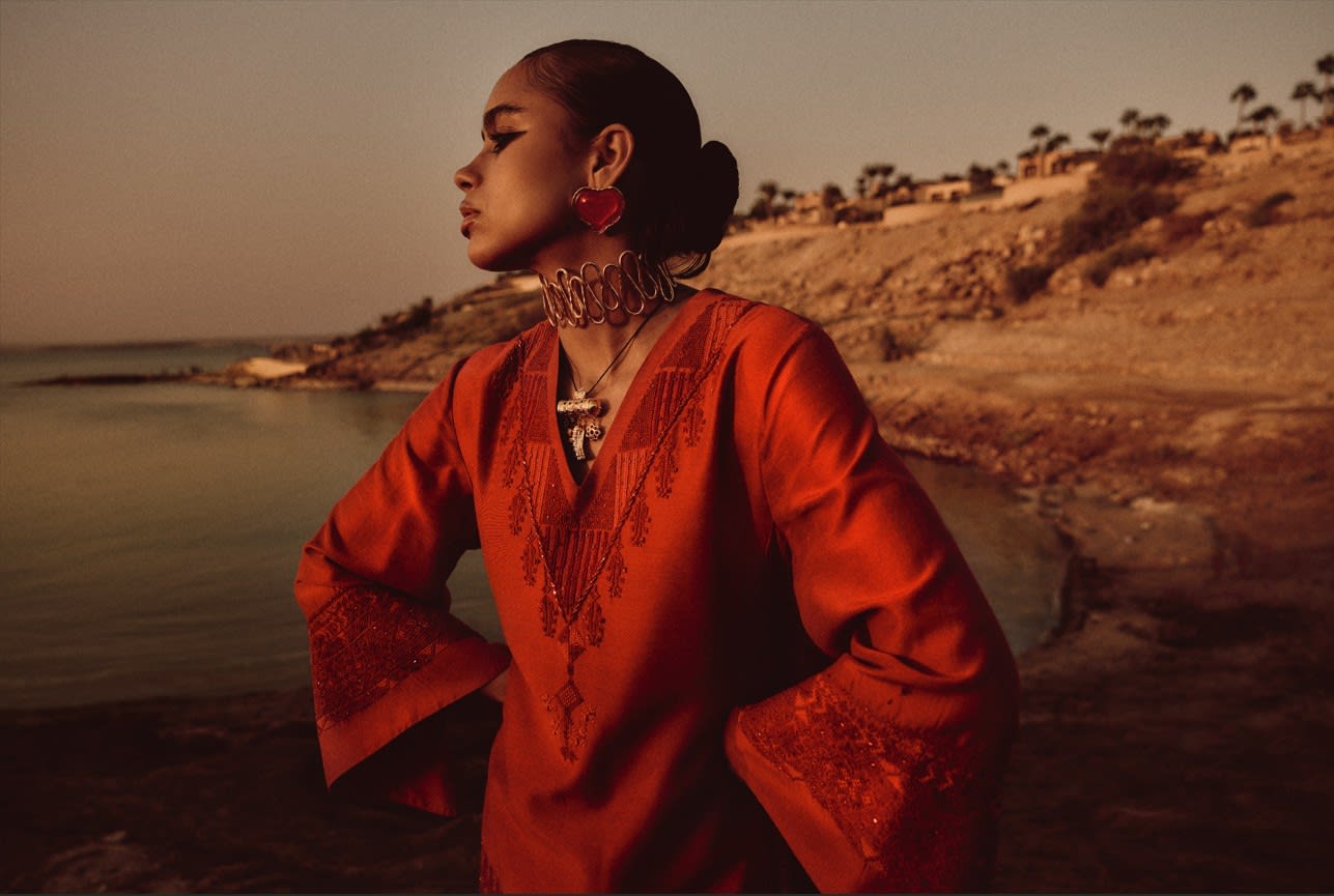 إيمان الأحمد: هذا ما يميز ذوق الملكة رانيا والأميرة رجوة في الموضة 