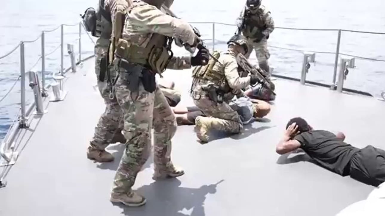 فيديو متداول لـ"إنزال أمريكي على سفينة إيرانية".. ما حقيقته؟