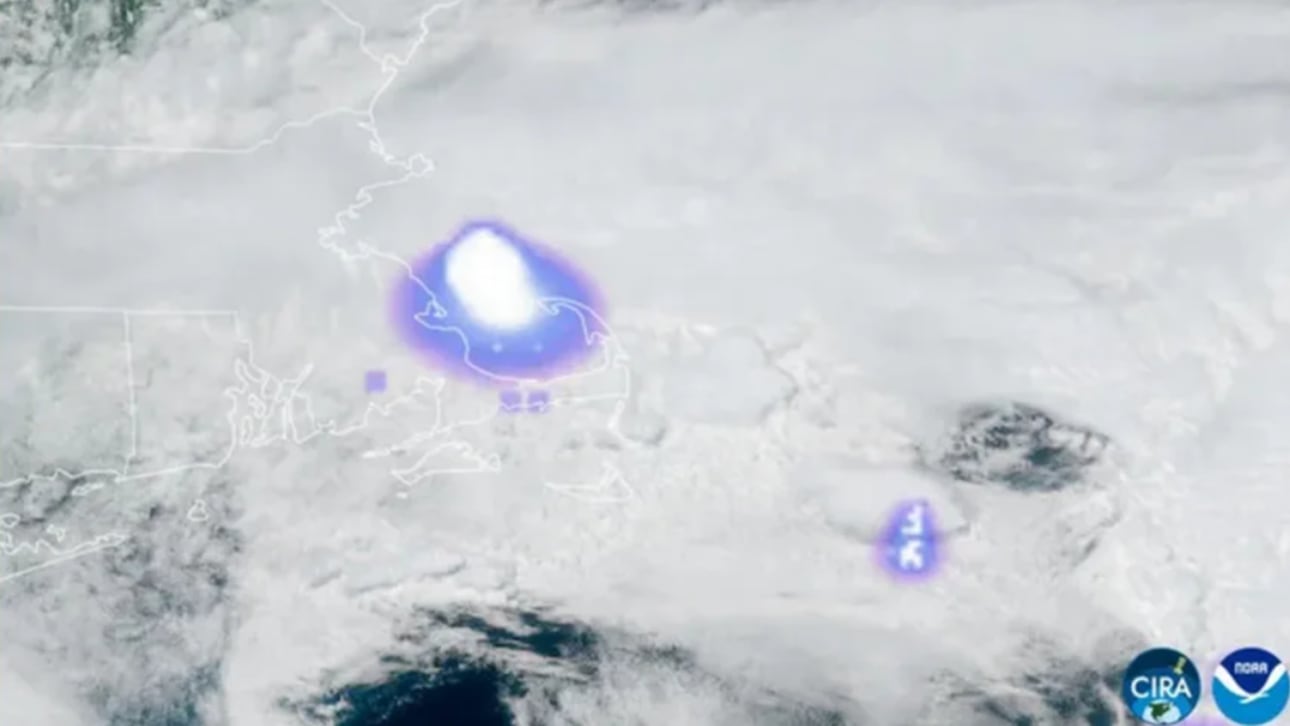 Meteor strikes causing destruction in US
