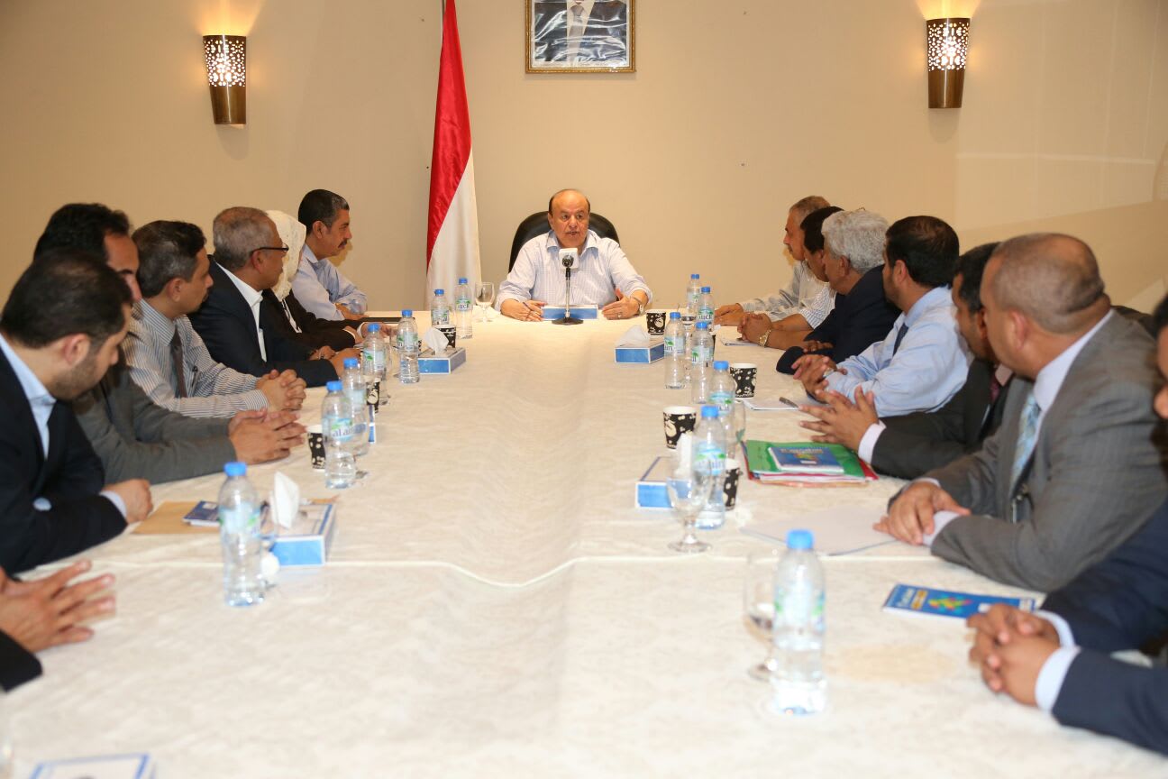 اليمن: هادي يترأس أول اجتماع للحكومة اليمنية في عدن 