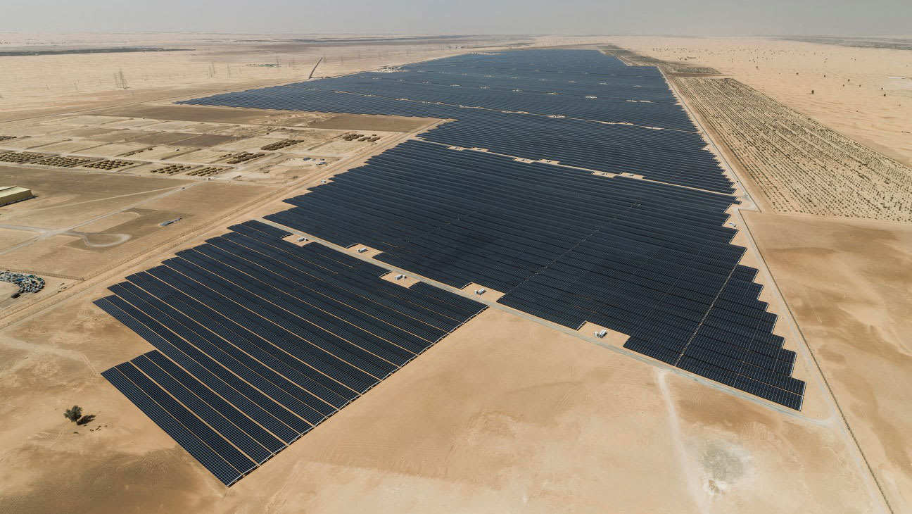 في أبوظبي.. افتتاح أكبر محطة مستقلة للطاقة الشمسية بالعالم.. هذه قدرتها