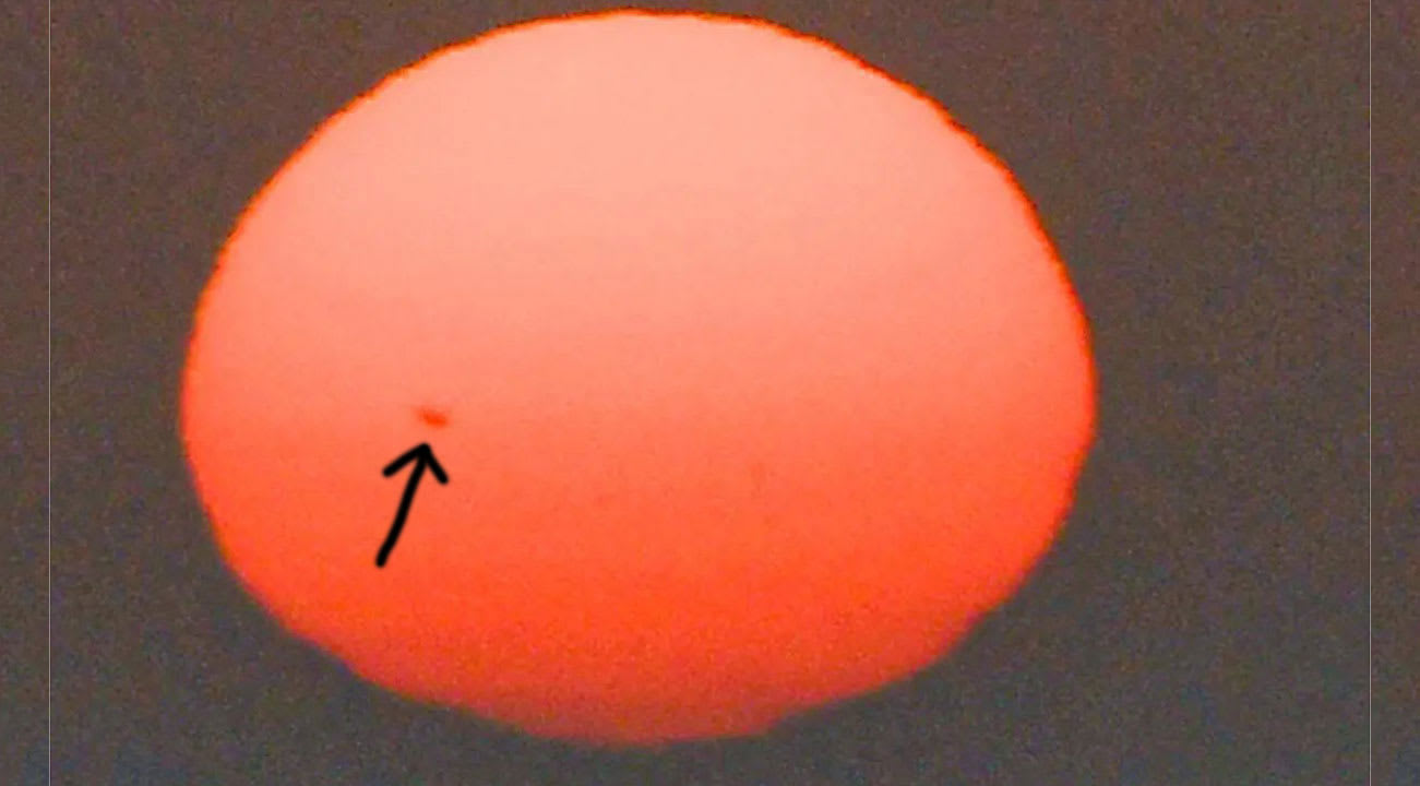 السعودية.. الجمعية الفلكية توضح بعد رصد بقعة على الشمس 