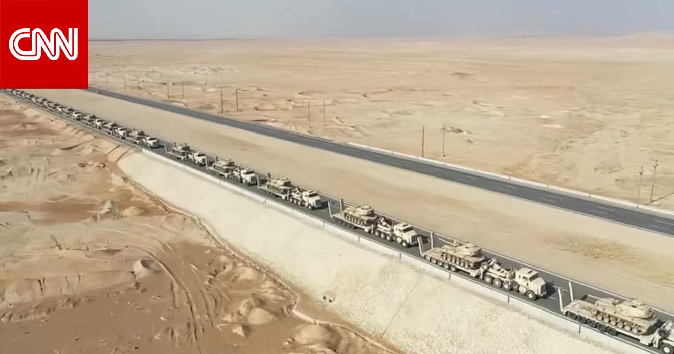 صورة متداولة لـ"تعزيزات عسكرية مصرية على طريق السويس".. ما حقيقتها؟