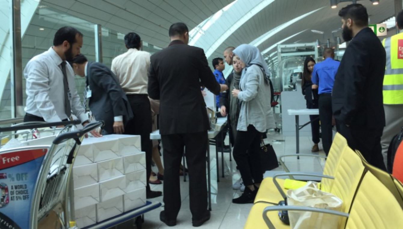 فريدا غيتس تروي لـCNN تجربة سفرها من دبي إلى أمريكا بعد فرض حظر الإلكترونيات
