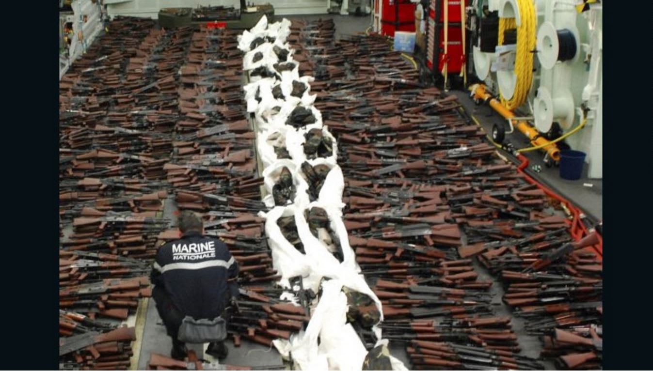 بعد ضبط آلاف الأسلحة في أستراليا.. فرنسا تصادر شحنة أسلحة أخرى يُرجح الخبراء إرسالها من إيران إلى اليمن