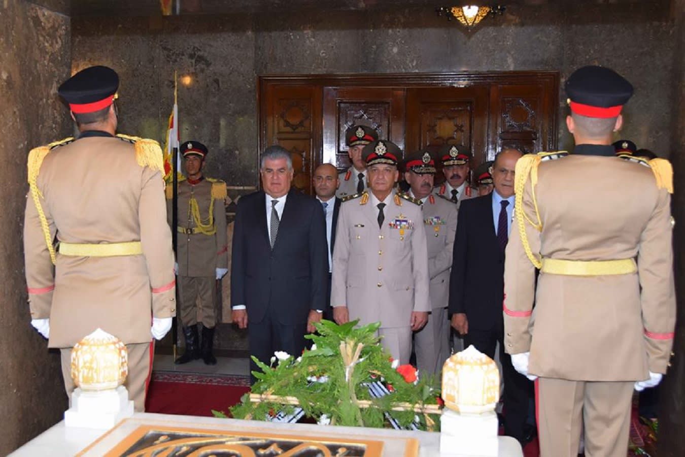ماذا دار في زيارة وزير الدفاع المصري إلى ضريح عبدالناصر؟