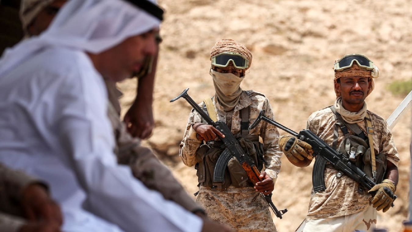 بين مقاتلات القاعدة ومشاركة الجيش الإماراتي.. ما هي تفاصيل غارة أمريكا ضد القاعدة في اليمن؟