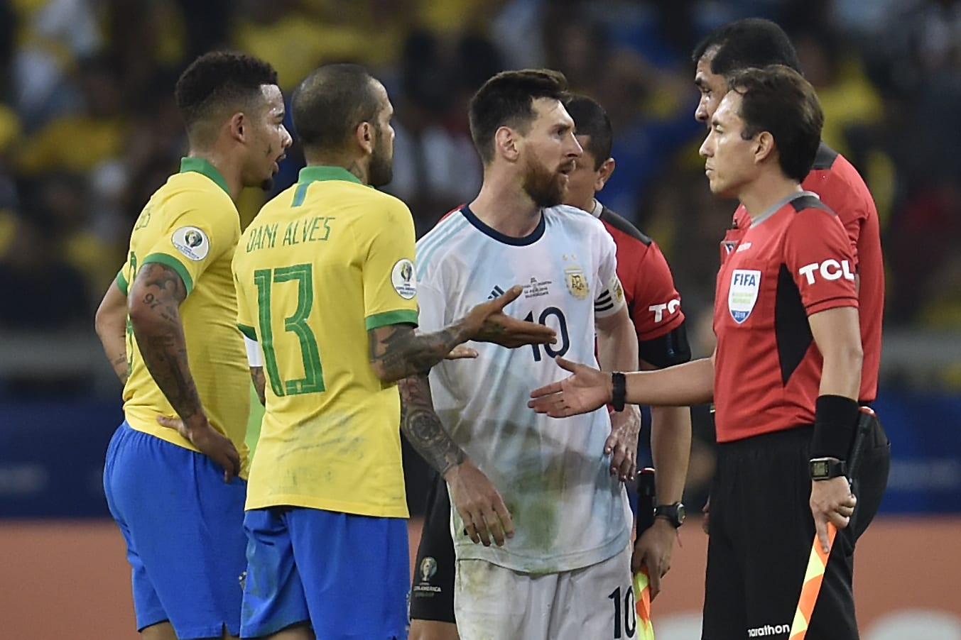 بعد خروج الأرجنتين.. ميسي غاضبا: الحكام لم يحترمونا أمام البرازيل