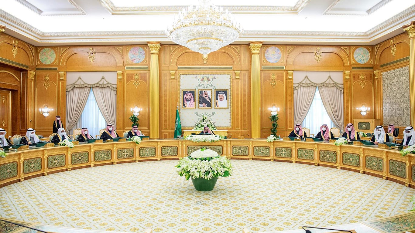 برئاسة الملك سلمان.. الحكومة السعودية تعقد أول اجتماع حضوريًا منذ بدء جائحة كورونا