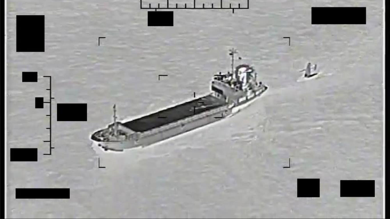 البحرية الأمريكية تعلن إحباط محاولة إيرانية للاستيلاء على سفينة آلية في الخليج