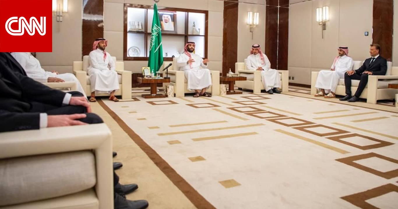 محمد بن سلمان يستقبل المنتخب السعودي: مجموعتنا صعبة في المونديال .. لكن “حافظ على راحتك” واستمتع