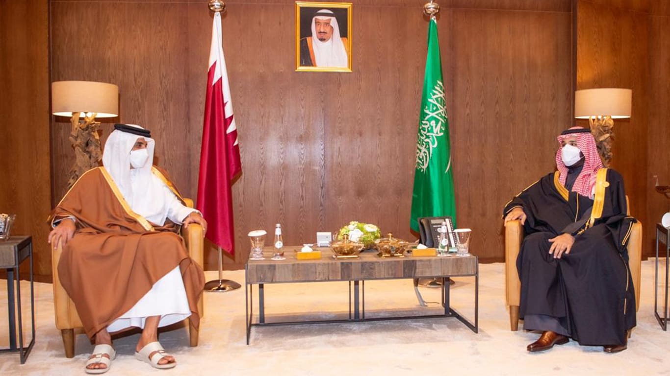 لحظة توقيع قادة الخليج على بيان العلا بعد افتتاح القمة الخليجية