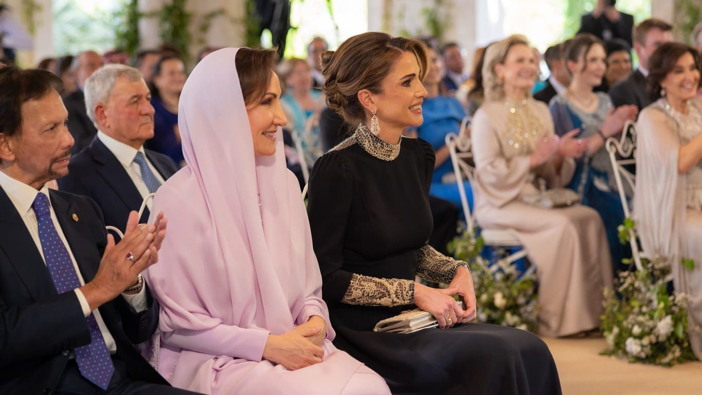 تصميم حفل استقبال الزفاف الملكي يعكس عمق التقاليد والجمالية الحرفية والطبيعة في الأردن