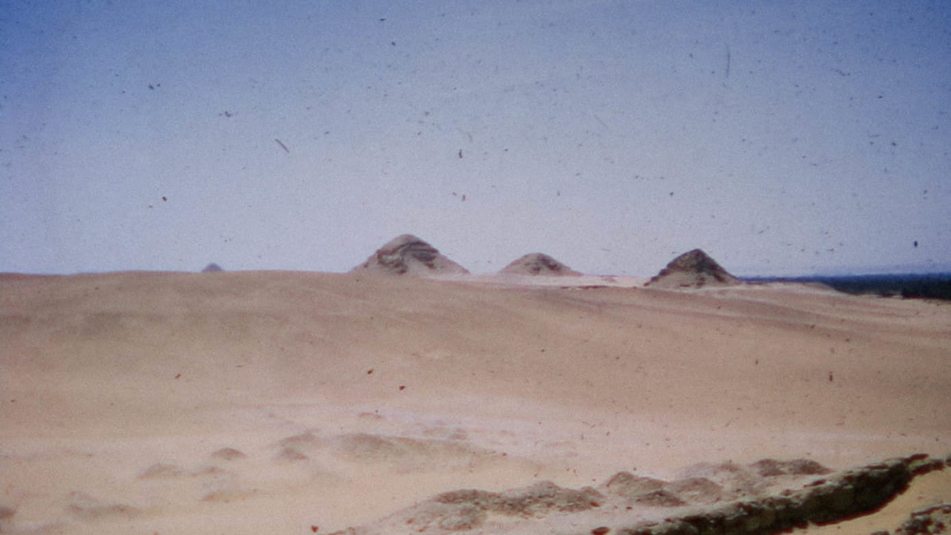 اكتشاف كهوف ساحلية في أحد شواطئ مطروح بمصر