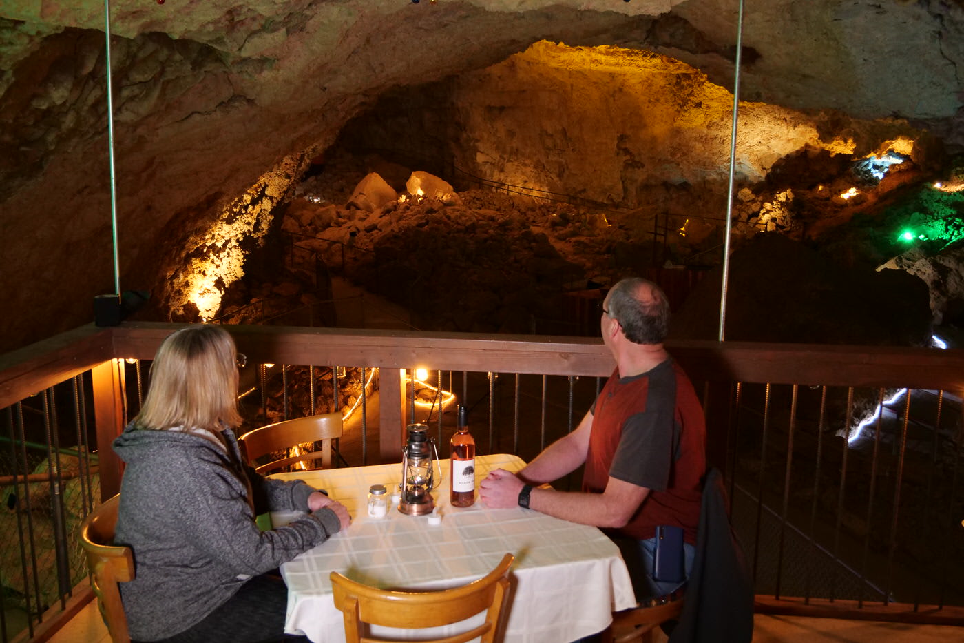 بأعماق "غراند كانيون".. تجربة طعام داخل كهوف عمرها 65 مليون عام