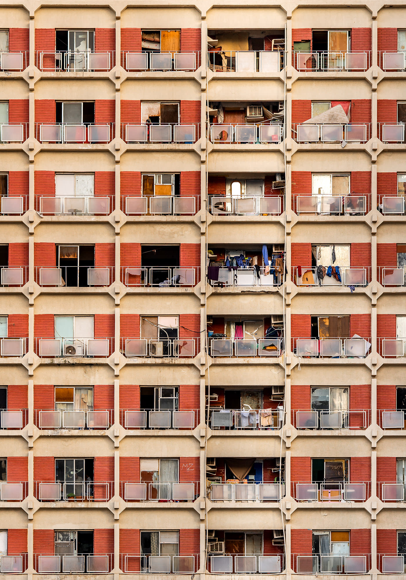 You will see it if you focus.. A photographer shows the different characters of the facades of Abu Dhabi's buildings