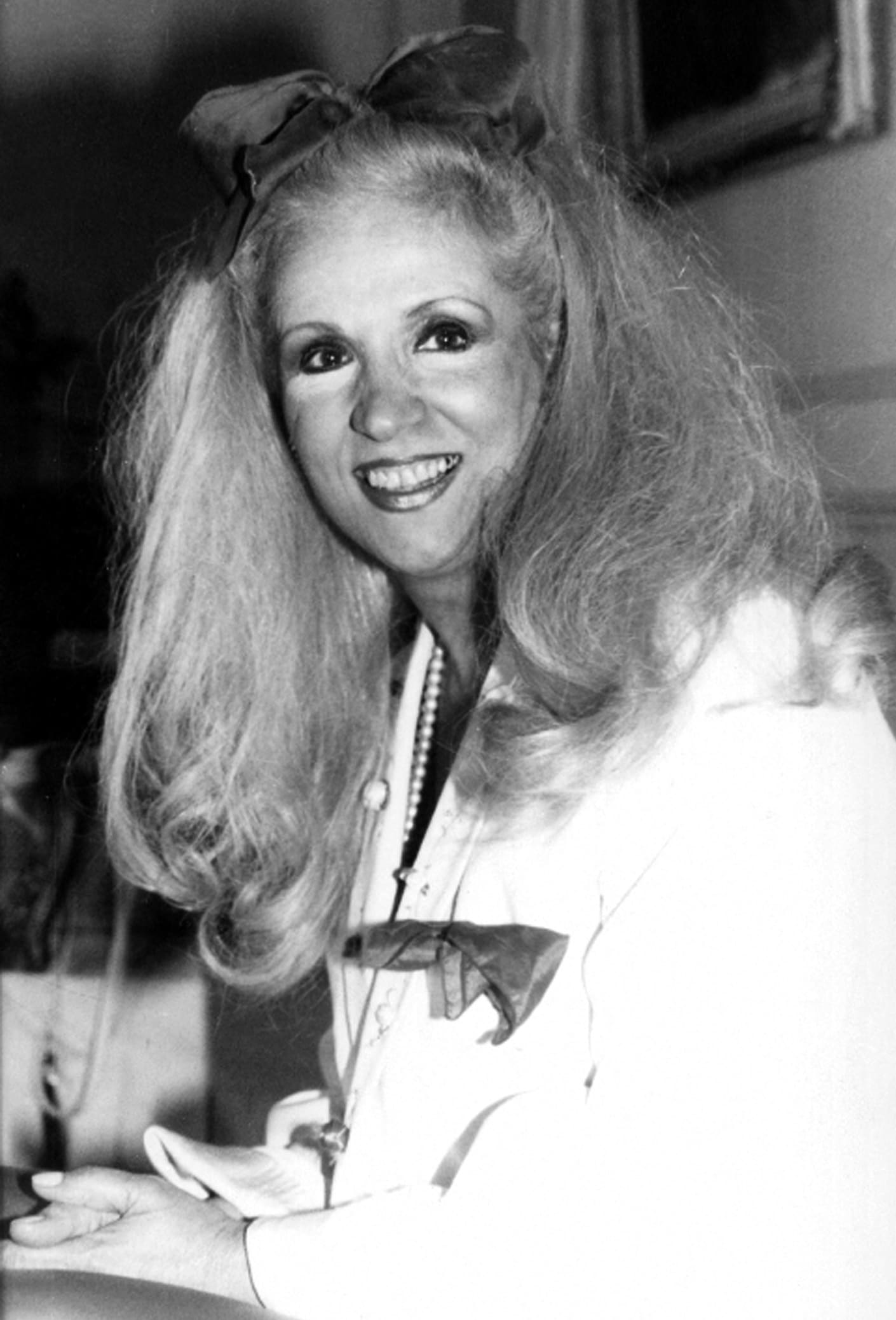 الذكرى الـ11 لرحيل الفنانة اللبنانية صباح..قصص من وراء الكواليس عن فساتينها الأسطورية