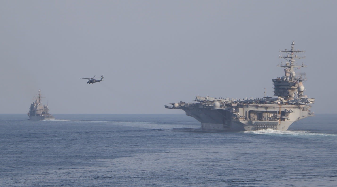 القيادة المركزية الأمريكية تعلن عبور مجموعة هجومية تابعة لحاملة الطائرات أيزنهاور خليج هرمز وتكشف السبب