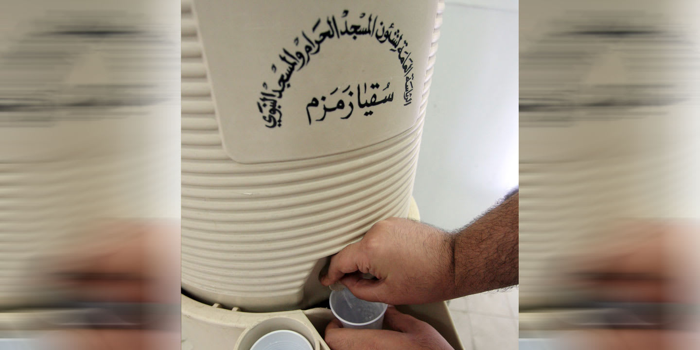 غواص يصف قاع بئر زمزم في مكة وتصريحه "لم اشاهد مثيل بالعالم" يثير تفاعلا