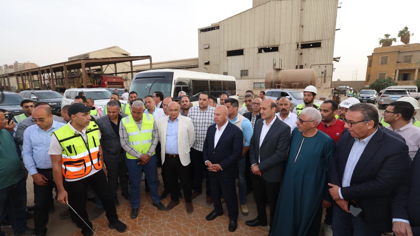 علاء مبارك يعلق على واقعة توبيخ وزير النقل المصري لمهندس