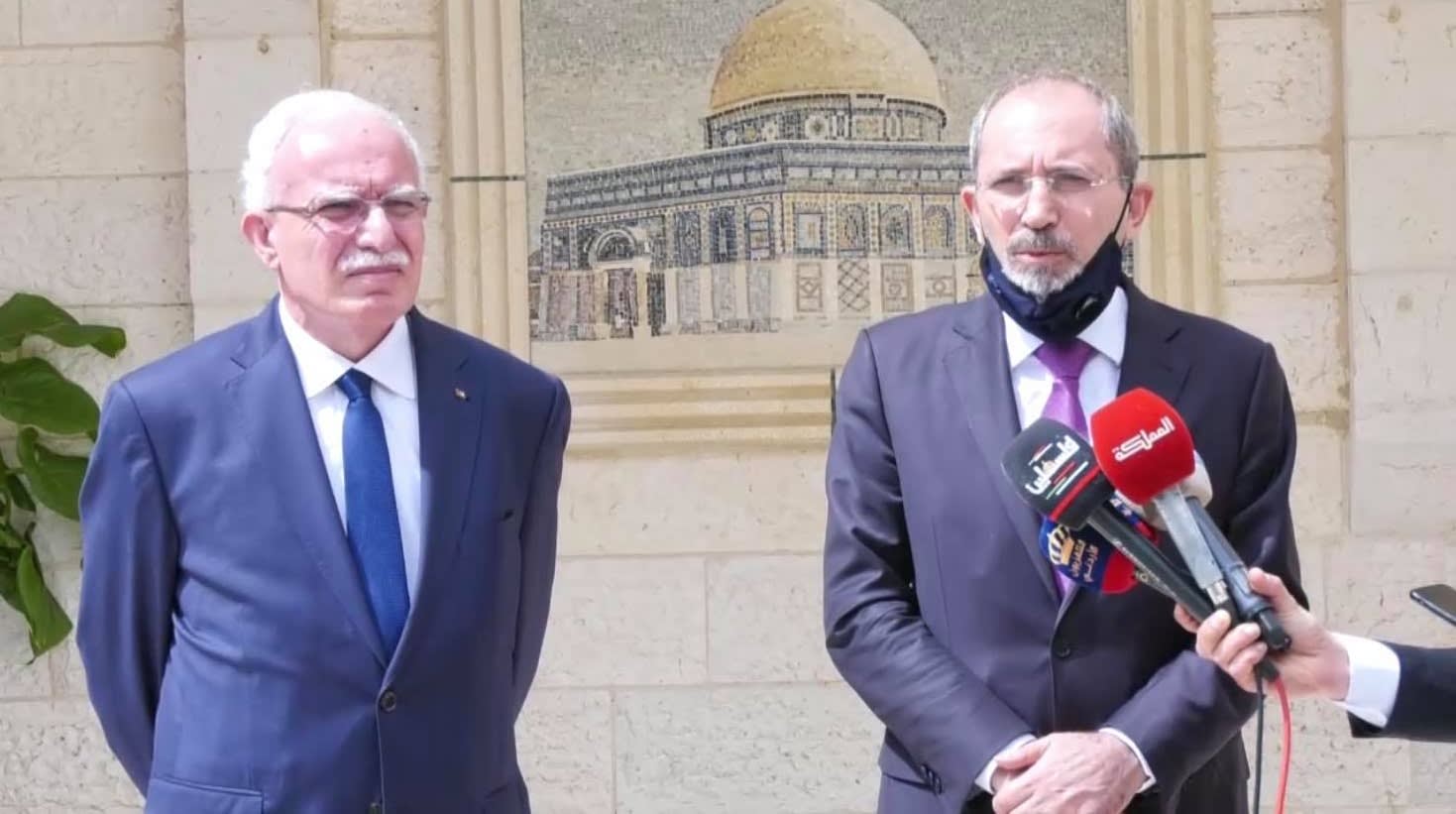وزير الخارجية الأردني أيمن الصفدي مع نظيره الفلسطيني رياض المالكي 