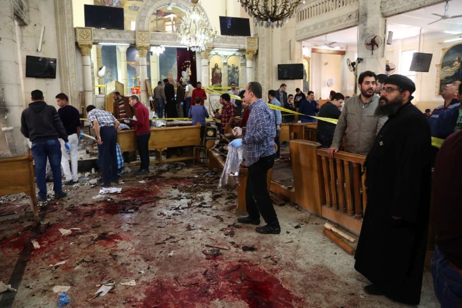 محكمة عسكرية تقضي بإعدام 17 وسجن 29 في وقائع "تفجير كنائس" وكمين بمصر