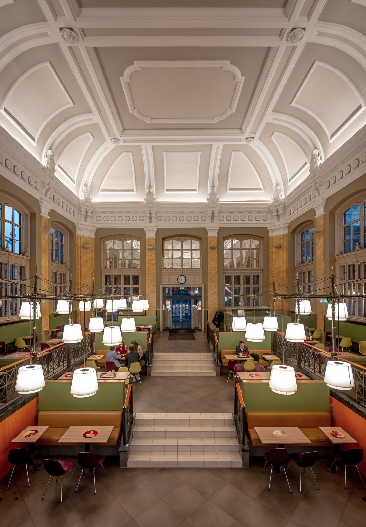 زار ماكدونالدز في 55 بلدا..هذا ما وثقه مصور عن سلسلة المطاعم السريعة