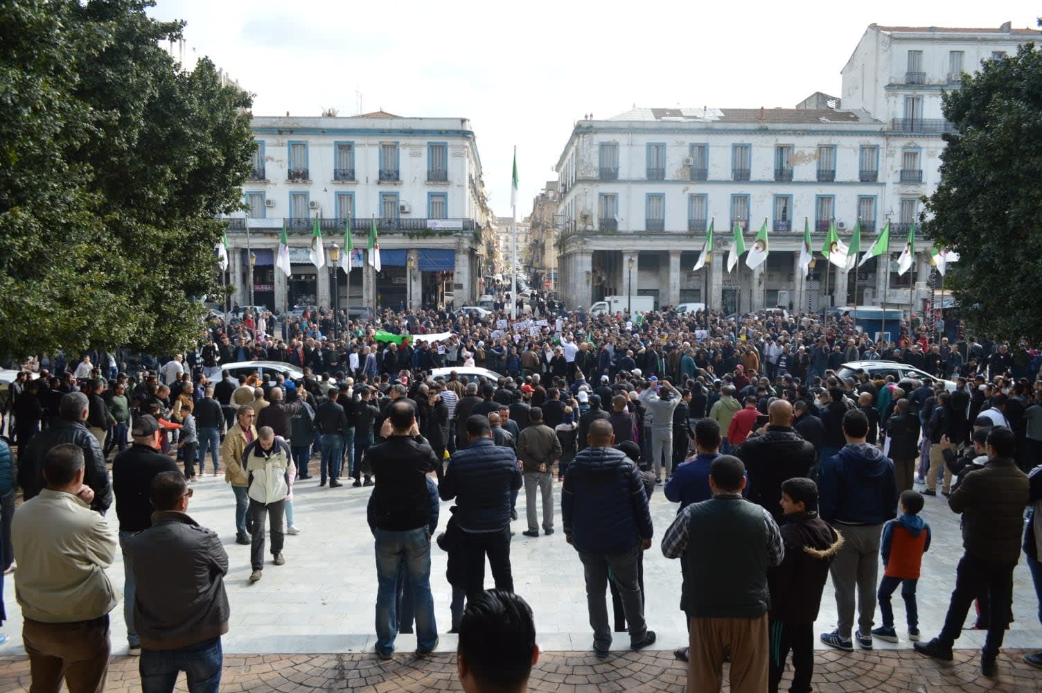 رغم الحظر.. احتجاجات في الجزائر ضد ترشح بوتفليقة لولاية خامسة 