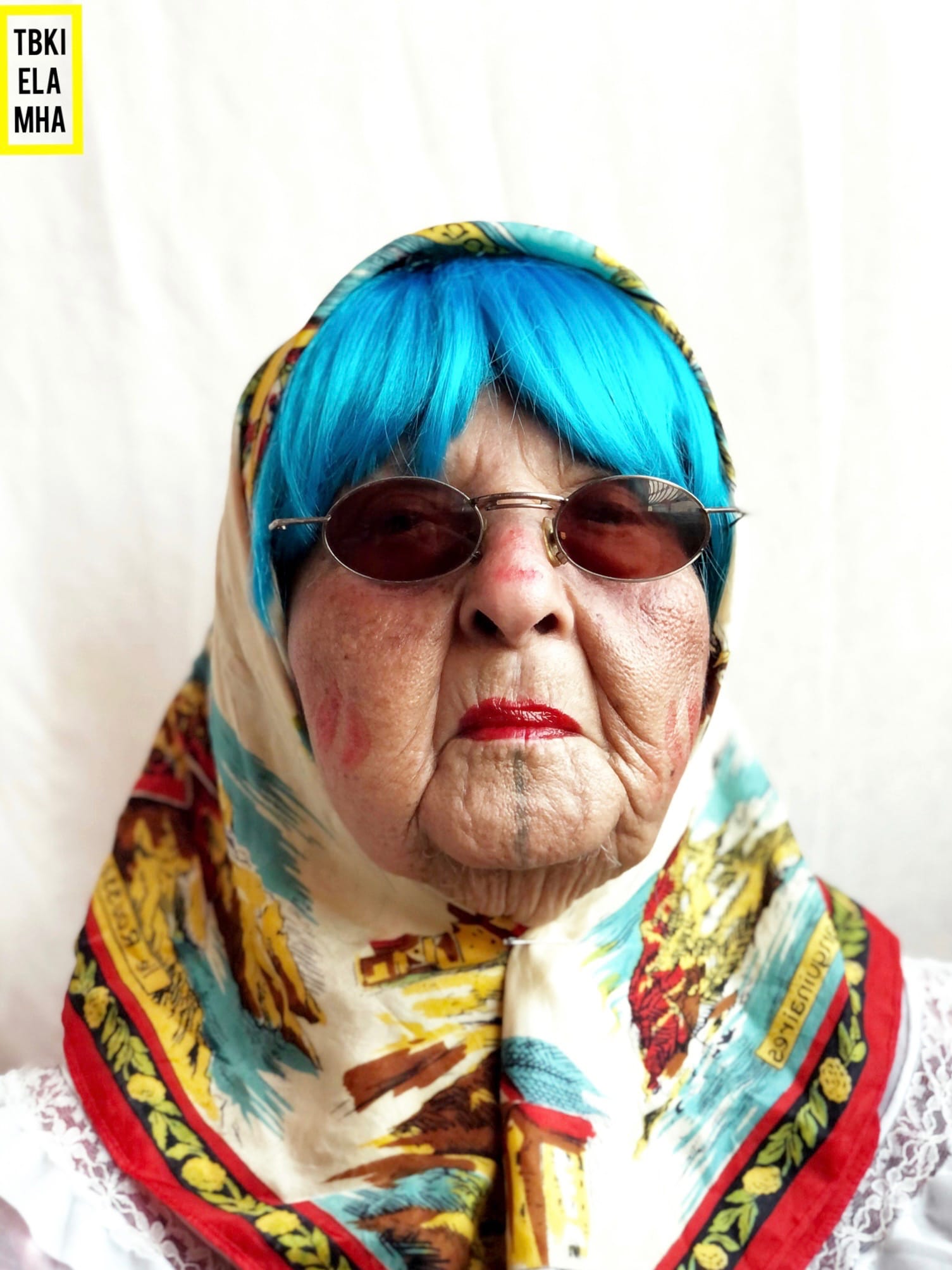 مغربية توثق قوة وجمال الشيخوخة في صور زاهية ومرحة