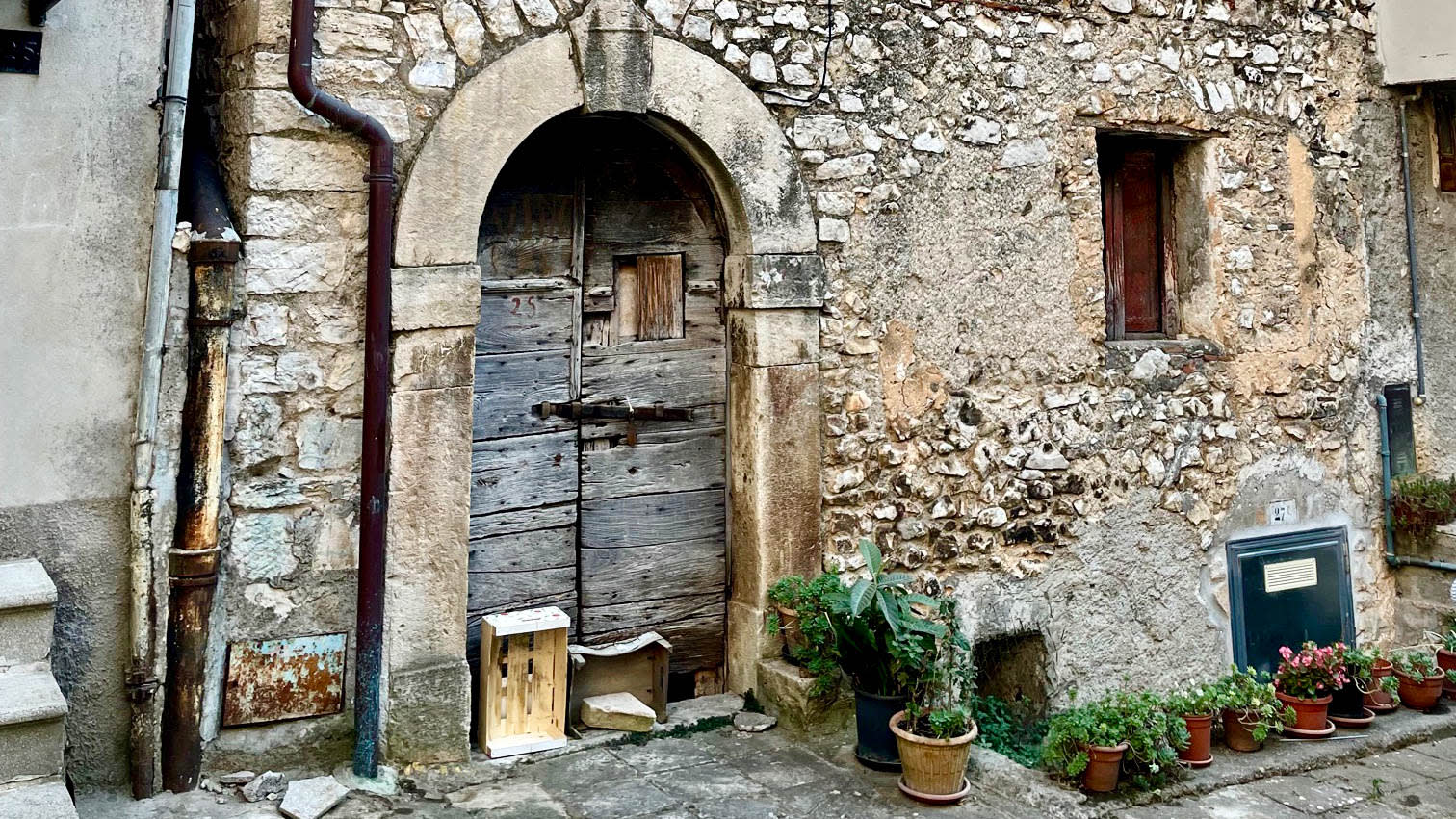 قرية قريبة من روما تنضم إلى مبادرة لبيع المنازل بسعر يورو واحد