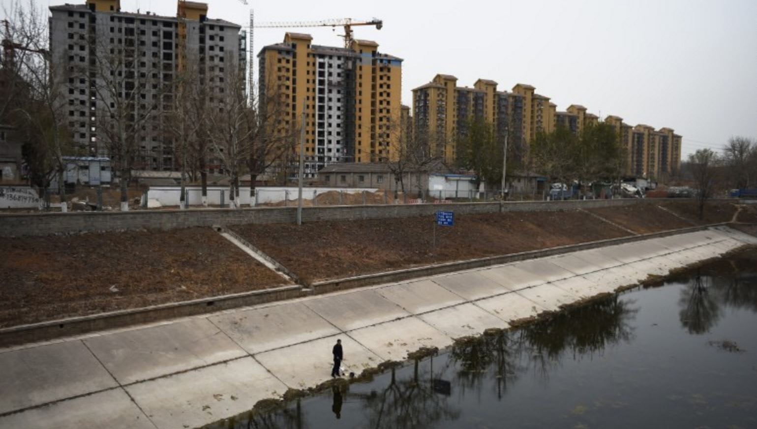 بكين تعاني الضباب والقمامة.. والآن هل تواجه الغرق؟