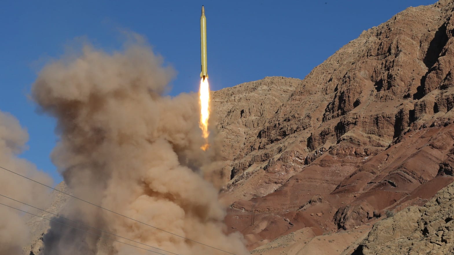 أبرز قدرات الصاروخ الذي قصفت به إيران قواعد أمريكية في العراق