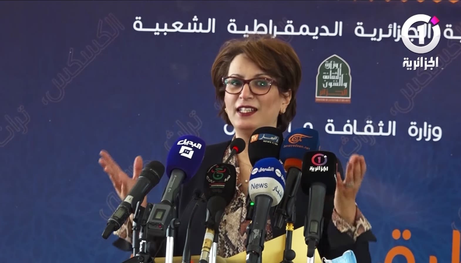 وزيرة الثقافة الجزائرية تثير جدلاً بعد تصريحاتها عن مهارة النساء في تحضير "الكسكس"