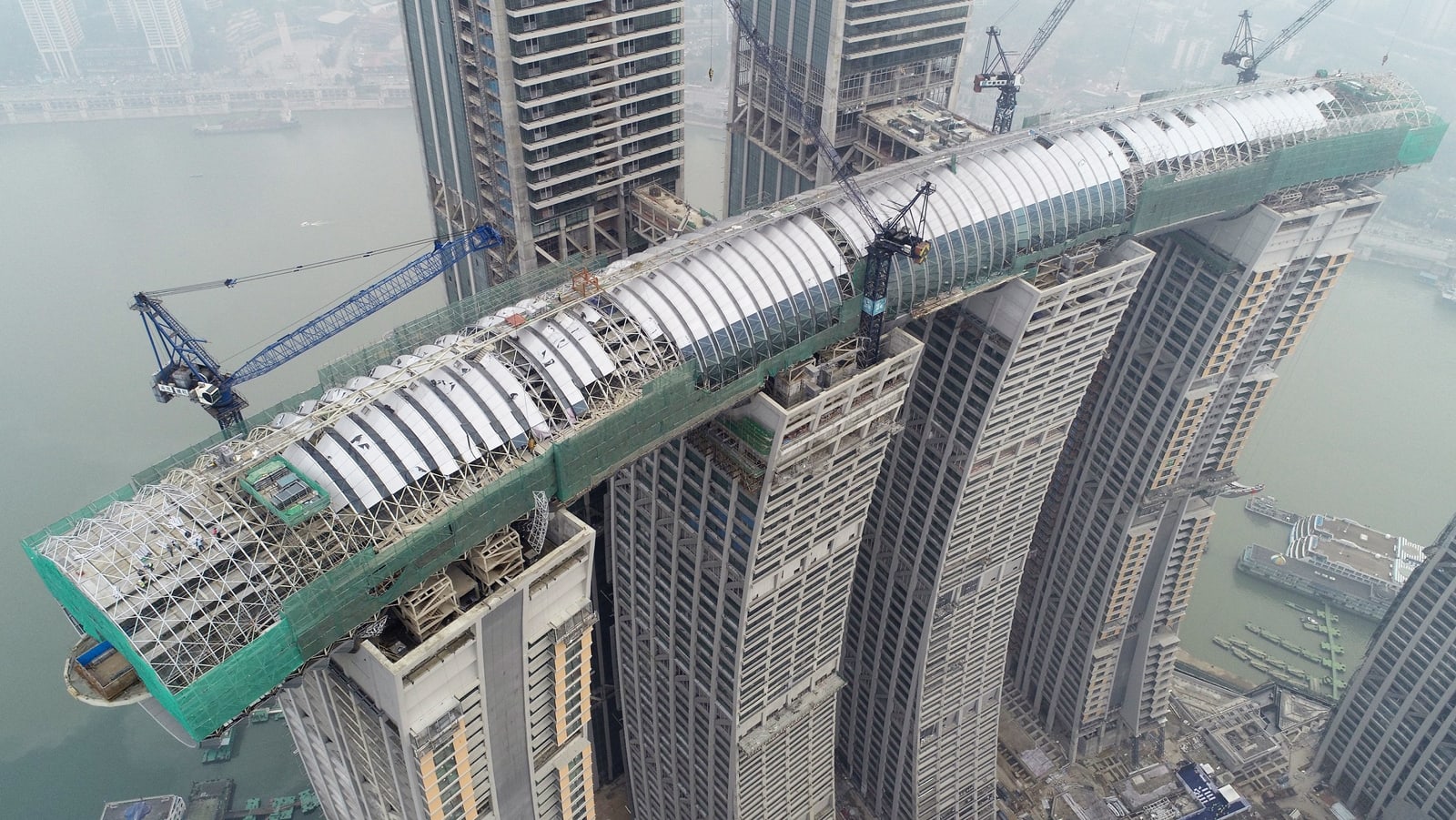 "ناطحة سحاب أفقية".. أعجوبة معمارية جديدة في الصين