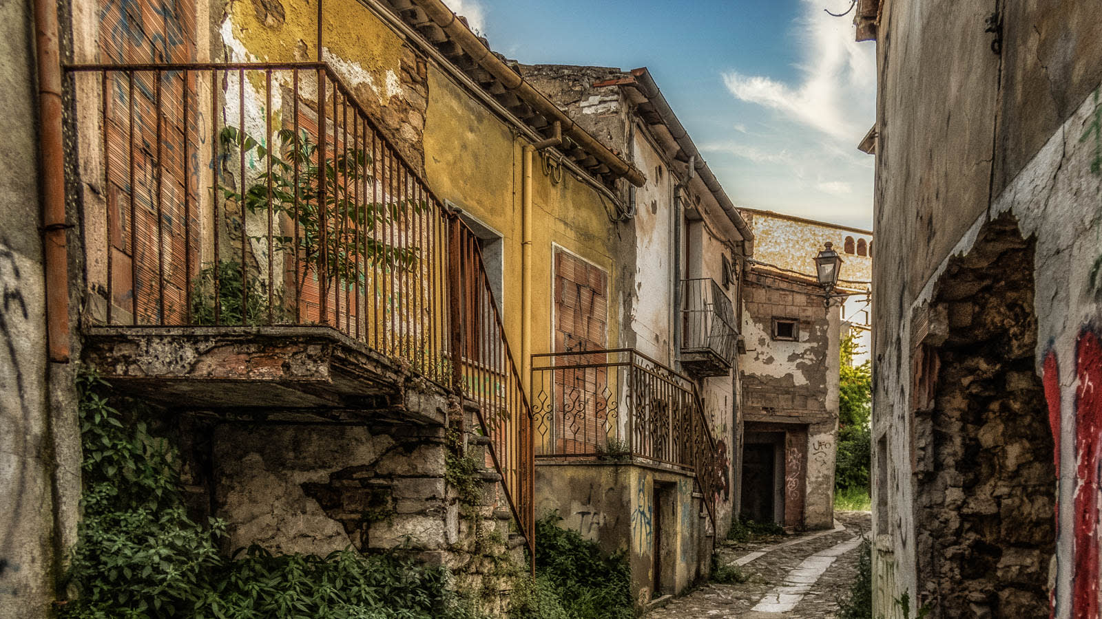 بلدة إيطالية أخرى تبيع عشرات المنازل مقابل دولار واحد فقط
