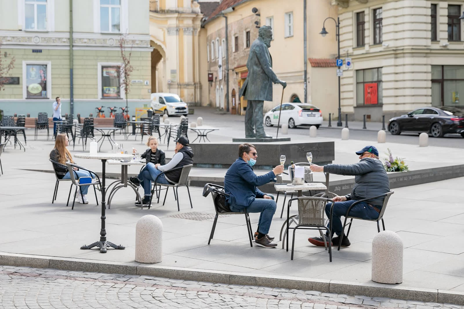 ليتوانيا تأخذ بعين الاعتبار فكرة تحويل إحدى مدنها لمقهى كبير مفتوح