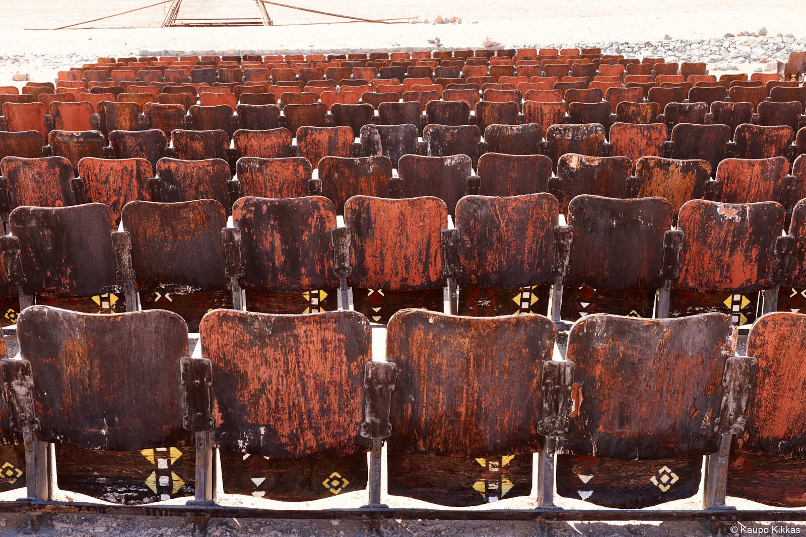 سينما نهاية العالم بصحراء سيناء في مصر