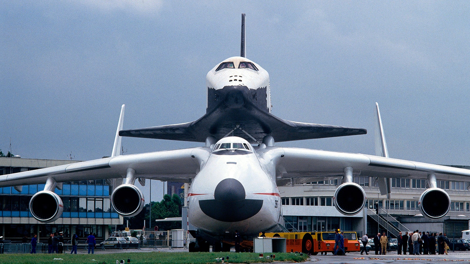 ولدت من رحم الحرب الباردة..إليكم أكبر طائرة في العالم