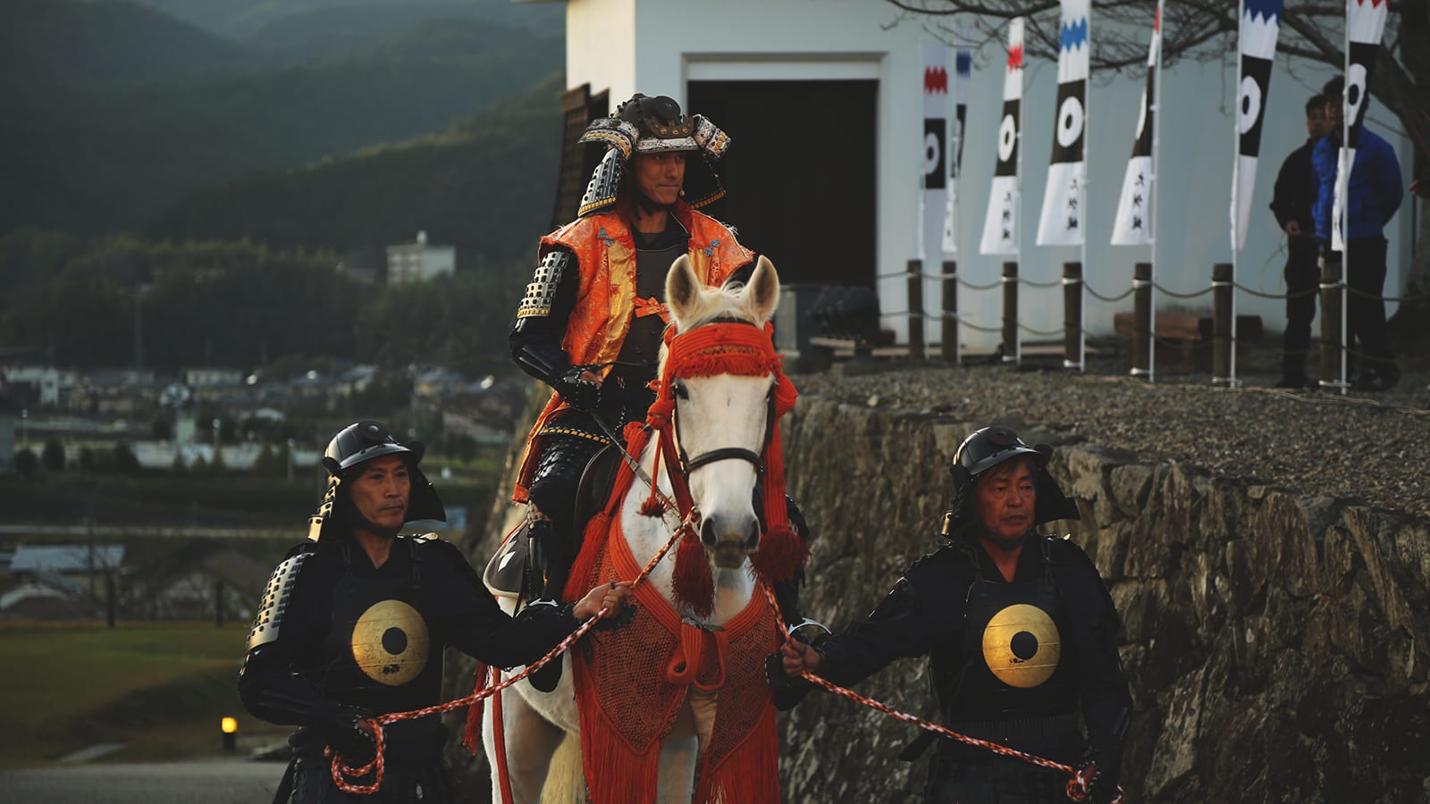 عش كأنك من زعماء القرون الوسطى داخل قلعة عمرها 400 عام في اليابان