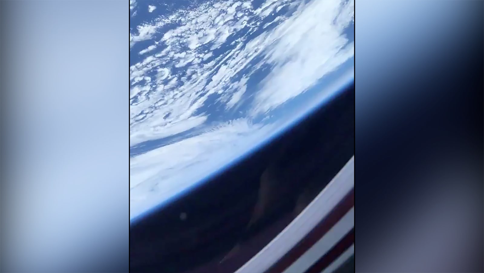 على متن كبسولة سبيس إكس.. كيف تبدو الأرض من الفضاء؟