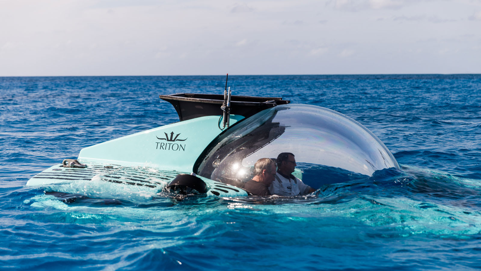 أشبه بـ"صالون تحت البحر"..هذه الغواصة يمكنها النزول لعمق 1000 متر