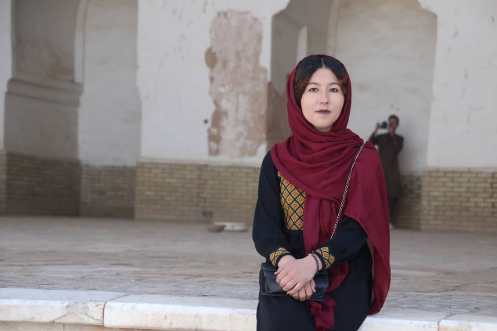 تعرف على أول مرشدة سياحية في أفغانستان.. ما قصتها؟