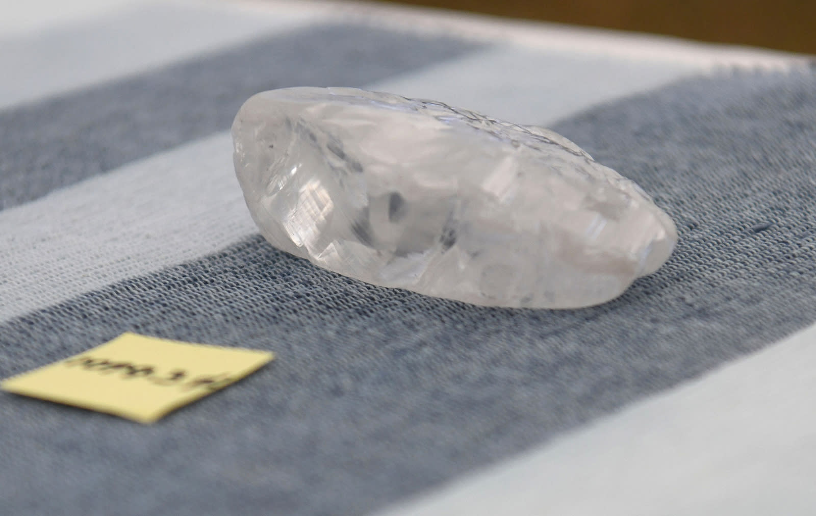 بوزن يتجاوز ألف قيراط.. اكتشاف أحد أكبر أحجار الماس في العالم في بوتسوانا 