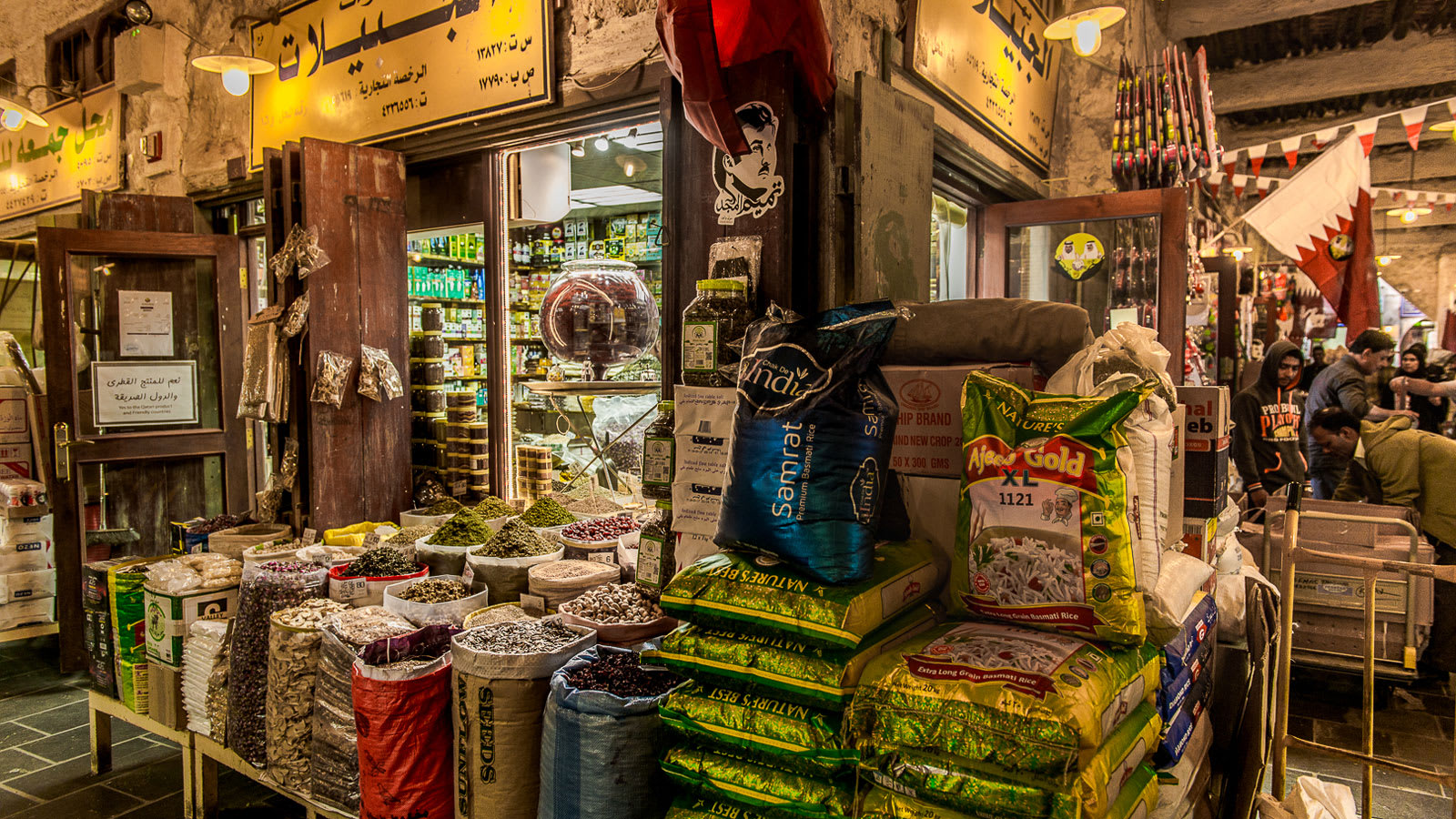سوق واقف.. إليك 10 أشياء يجب رؤيتها والقيام بها بأقدم سوق في العاصمة القطرية